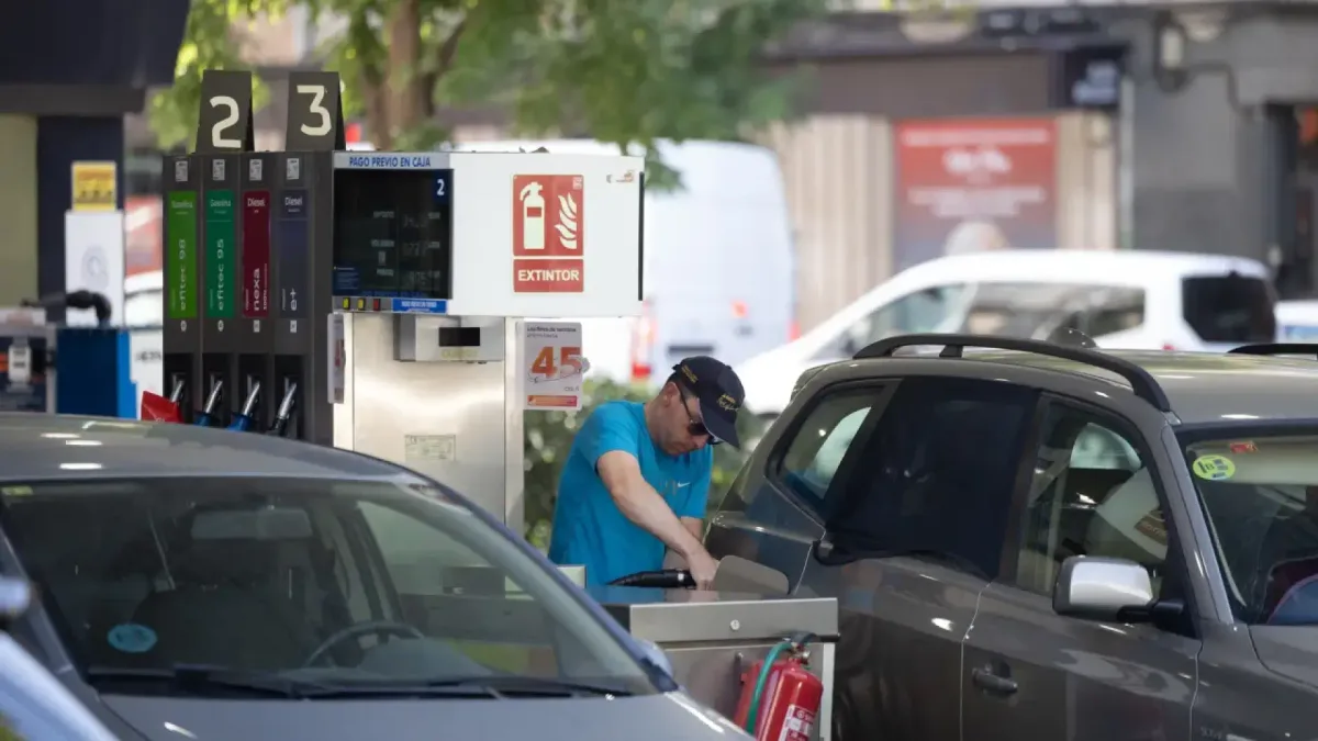 Las gasolinas se disparan un 24%, la luz un 9% y elevan la inflación a máximos en tres años