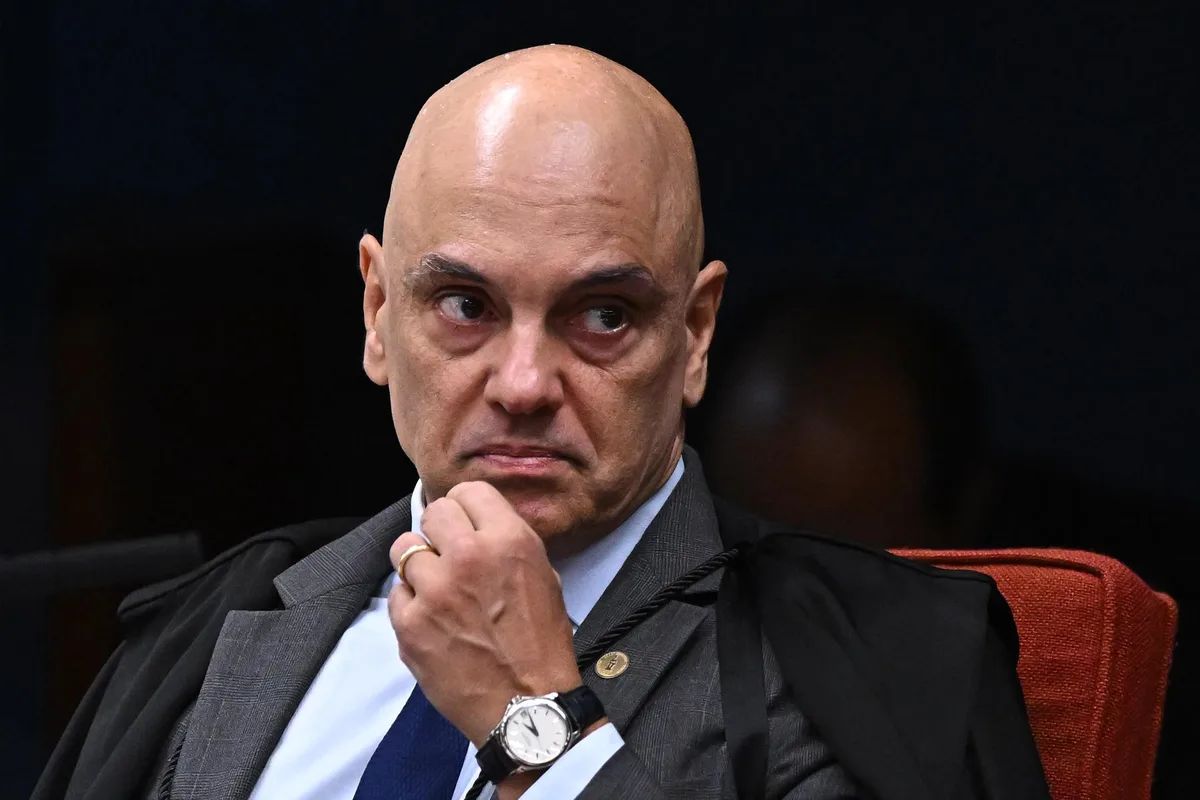 Moraes e Zanin voltam a confrontar Mendonça em guerra de ofícios no STF