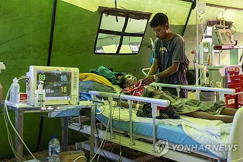 강진 속 태어난 '희망'…정전된 수술실서 손전등 켜놓고 분만