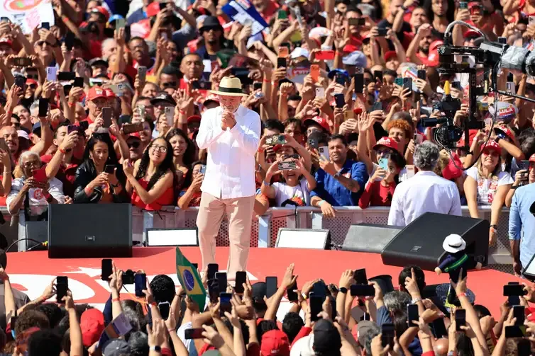 Candidatos a presidente começam campanhas em redutos eleitorais