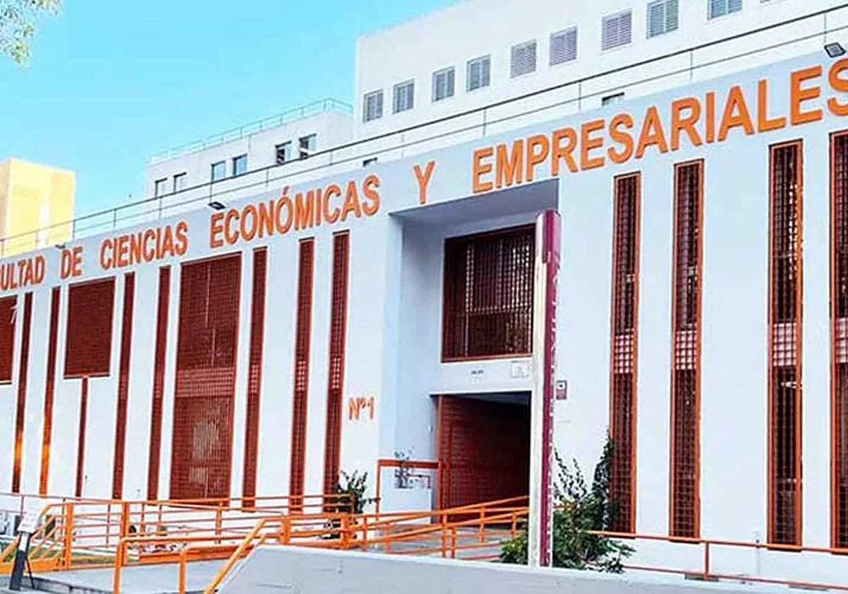 La Audiencia confirma la «intención sexual» del profesor de la US que abusó de tres alumnas