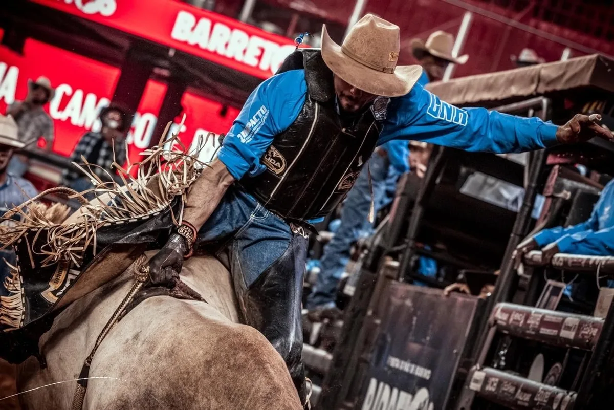Festa do Peão de Barretos: dois peões garantem vaga na final da Liga Nacional de Rodeio
