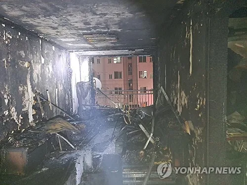 부안 아파트서 불…40대 어머니 사망·7세 아들 중상(종합)