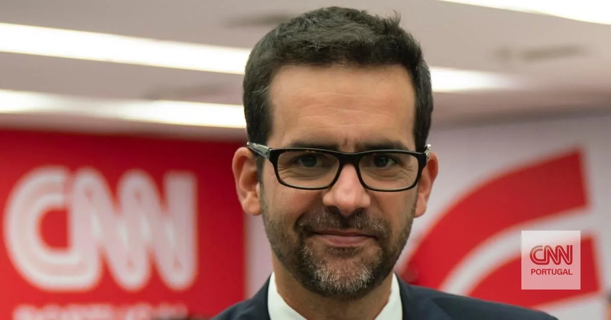 Guerra de Trump no Irão "está a contaminar tudo", dos combustíveis à inflação, e "não há perspetiva de um desfecho rápido"