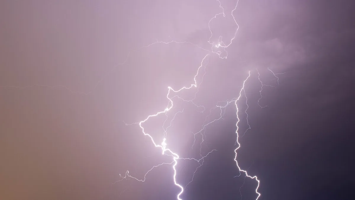 Orages: 12 départements placés en vigilance orange ce mercredi