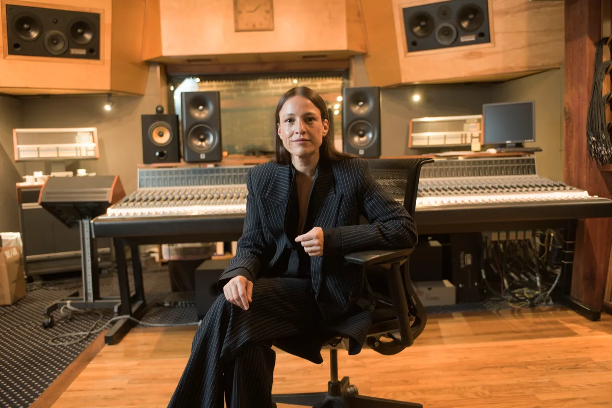Cantora Carminho leva o fado português ao público de São Paulo
