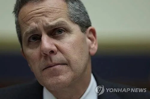 바 美연준 이사 "인플레이션 완화 안 되면 금리 단호히 올려야"