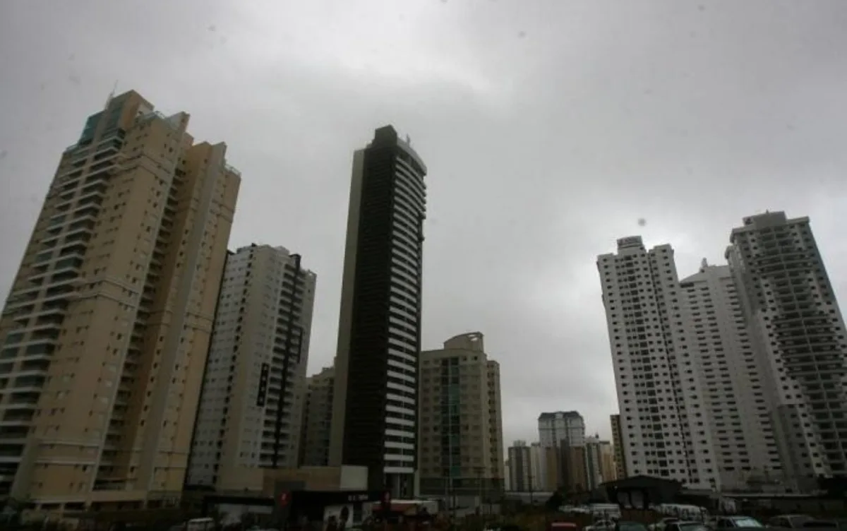 Ar frio de origem polar deve derrubar temperaturas e pode trazer chuva para Goiás nos próximos dias, diz Cimehgo