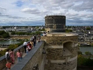 Elle domine la ville : dix-sept ans après, la plus haute tour de ce fameux château du Maine-et-Loire rouvre au public
