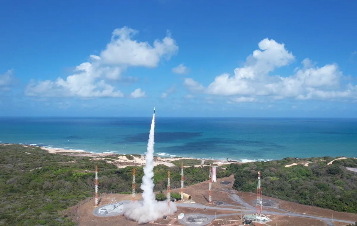 Brasil testa 'laboratório espacial' que vai a 100 km de altitude e volta à Terra de paraquedas