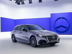 Plappert auch über Aktienkurse: Die neue Mercedes C-Klasse wird effizienter und intelligenter