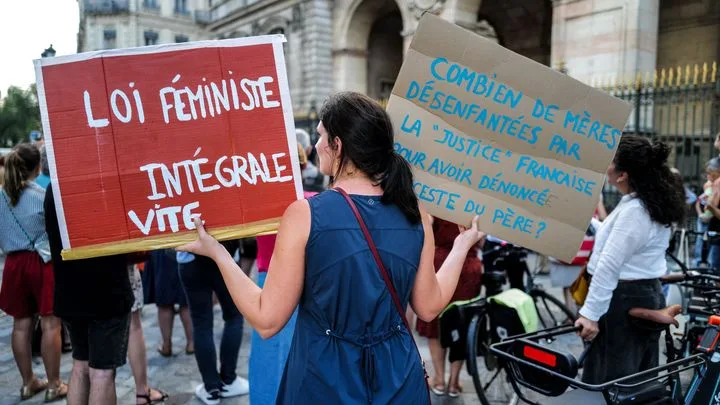 Violences contre les enfants : les promesses d’une loi intégrale