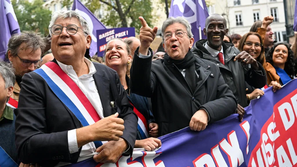 Après les violences en marge du 17 octobre, Sébastien Lecornu et Jean-Luc Mélenchon s'écharpent