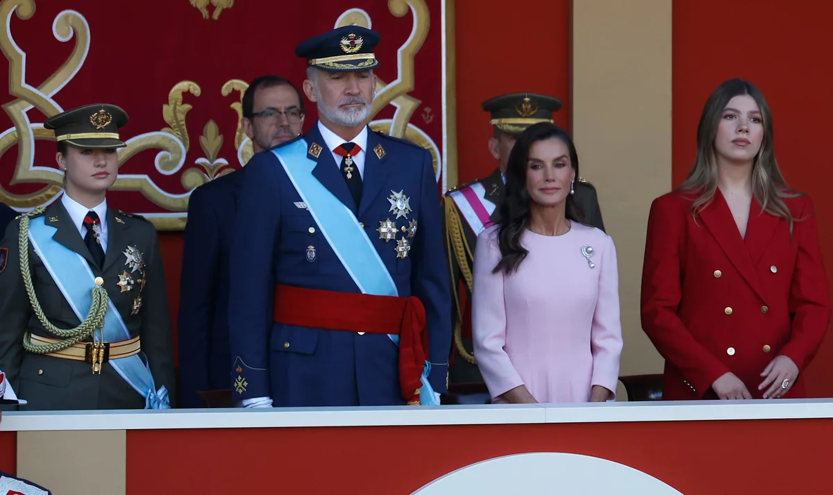 Día de la Hispanidad y reacciones políticas en directo | Los Reyes presiden los actos de una fiesta nacional marcada por el adelanto electoral