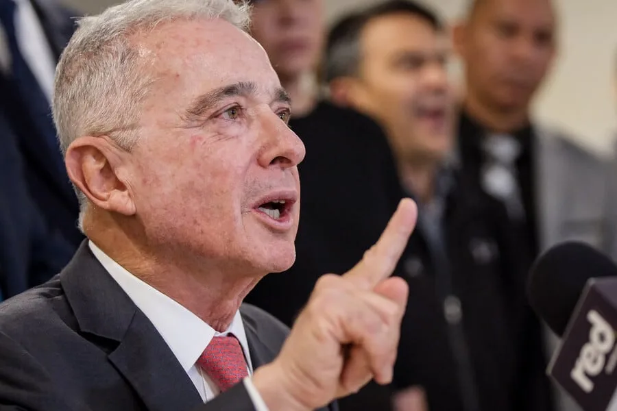 Álvaro Uribe expresó su preocupación por aval de la Corte Constitucional a la reforma pensional de Petro: “Acaba con el ahorro”