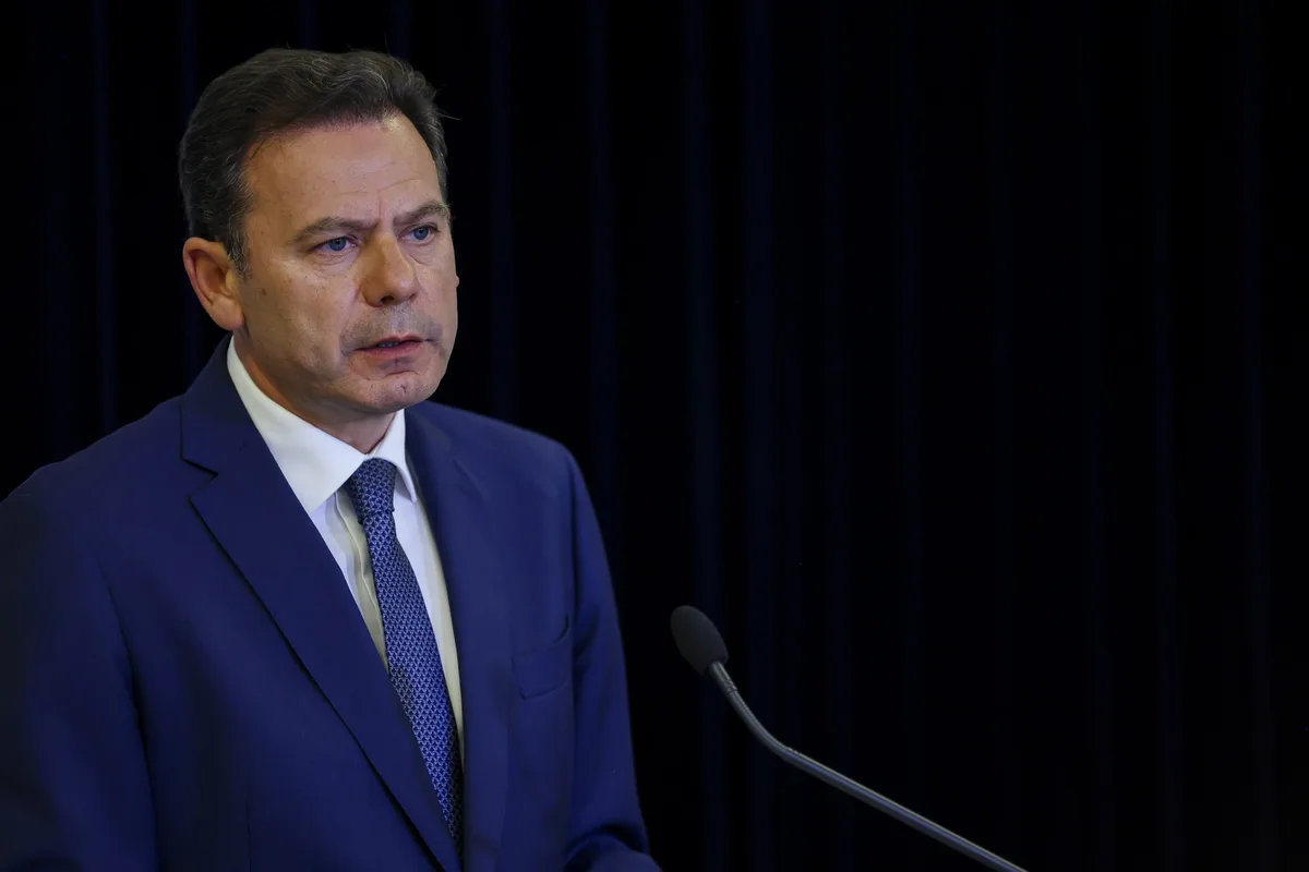“Estou aqui para dar a cara”. Montenegro anuncia medidas para combater “momento difícil”