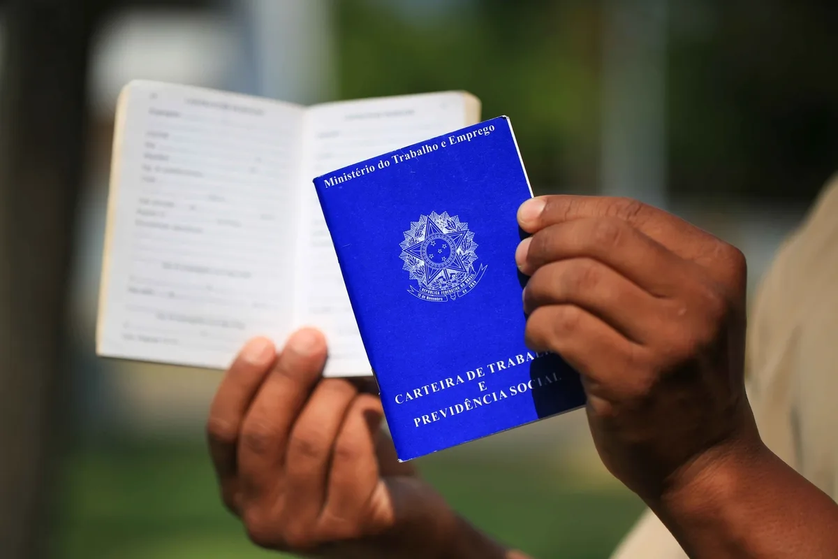 Desemprego cai em Minas, mas indústria perde 8% dos ocupados em um ano