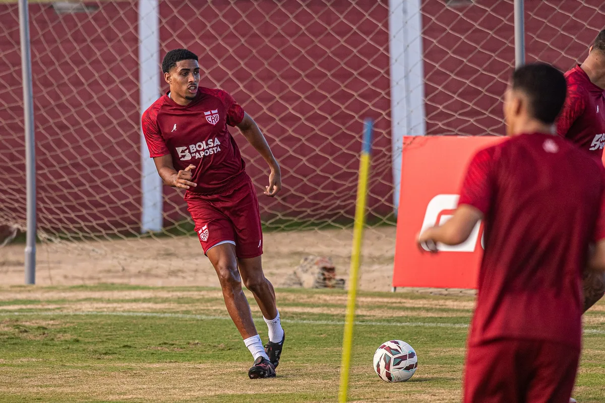 Efeito Wallace: coordenador do CRB comenta motivação na base após saída do zagueiro para o Grêmio