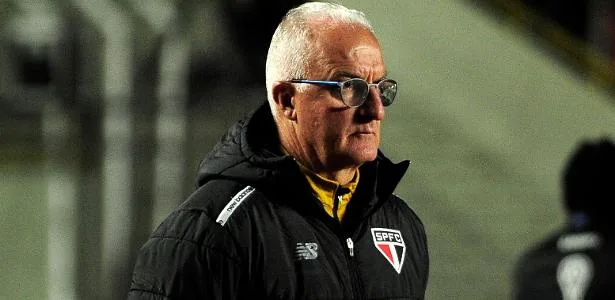 Dorival vê jogo desleal na altitude e projeta classificação: 'Esperançoso'