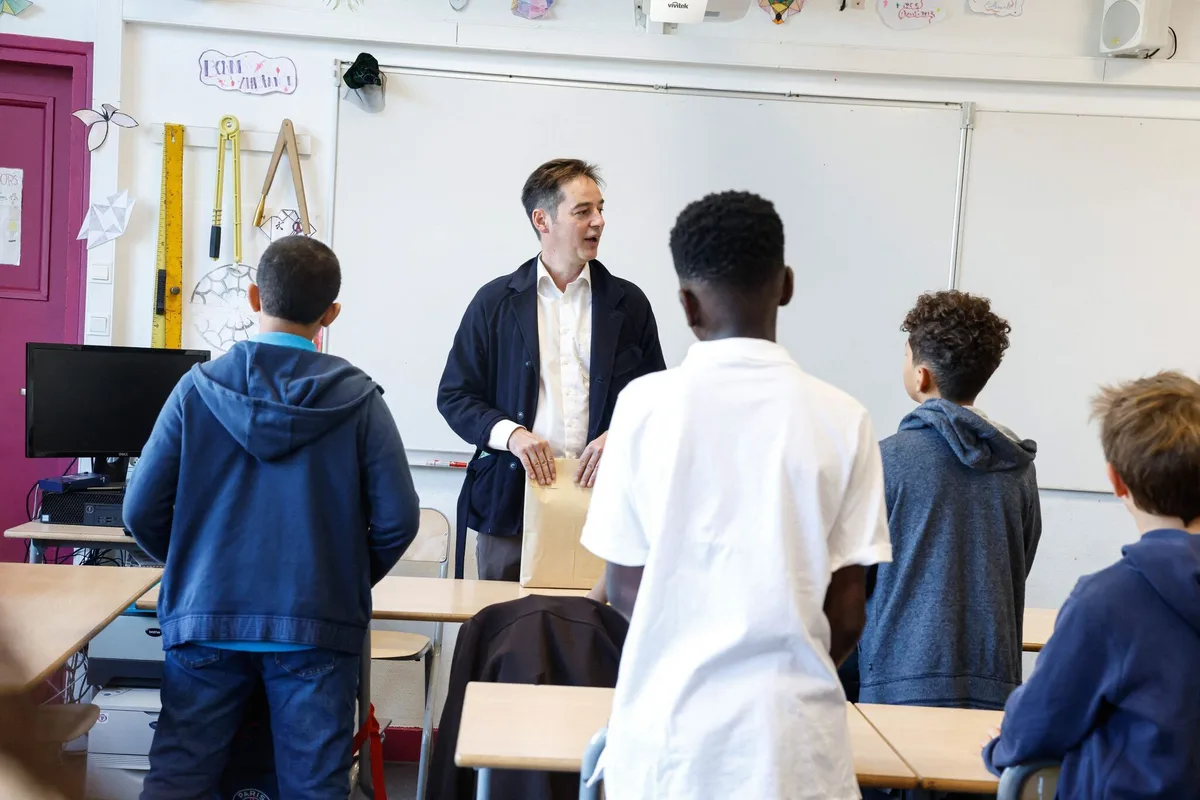 Enseignement : « Afin de rétablir leur autorité, les enseignants doivent travailler plus pour gagner plus »