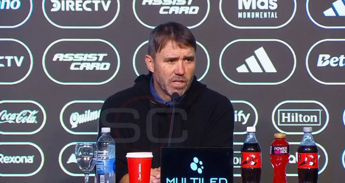 “No te lo voy a permitir”: el fuerte cruce entre Coudet y un periodista en la conferencia tras el triunfo de River ante Argentinos