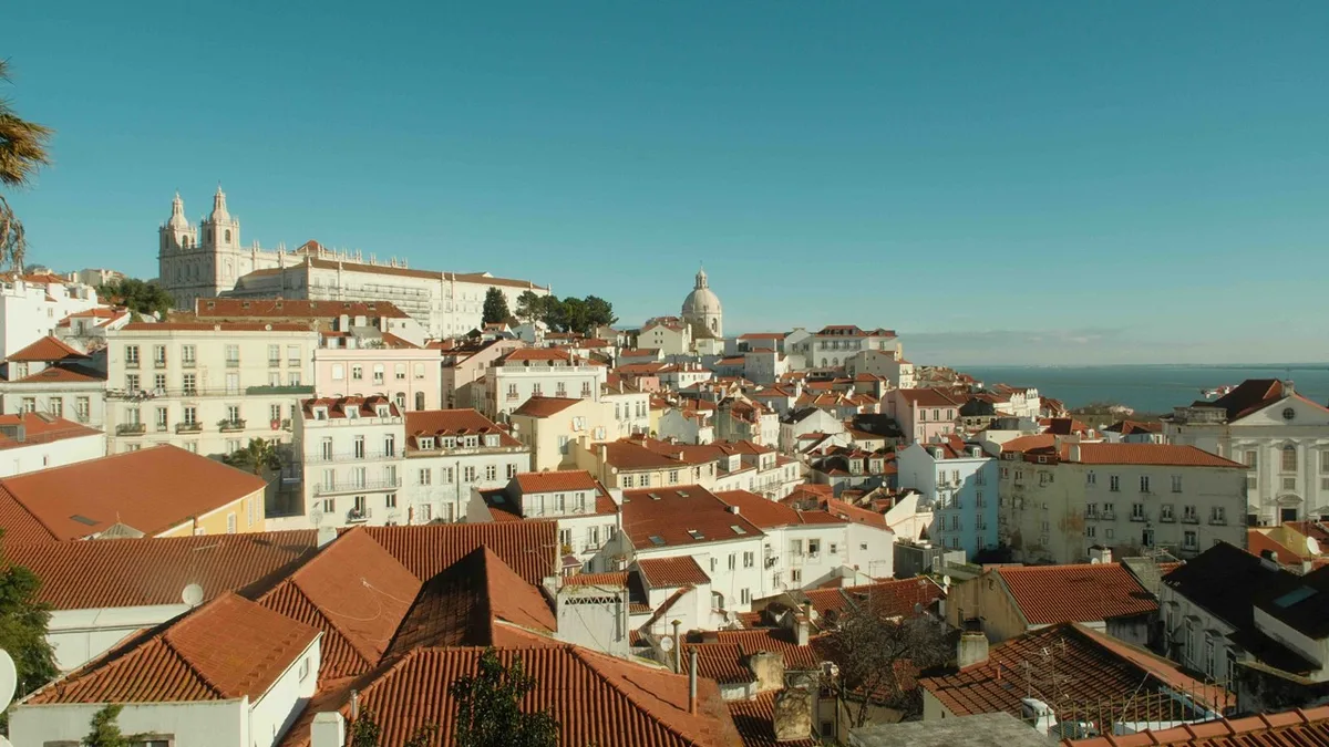 Estrangeiros com menos de 35 anos e residência em Portugal ficam isentos de IMT e Imposto de Selo na compra da primeira casa e podem aceder à garantia pública do Estado?