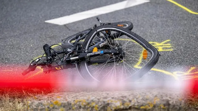 Verkehrsunfall: Elfjähriger auf Fahrrad von Auto erfasst – schwer verletzt