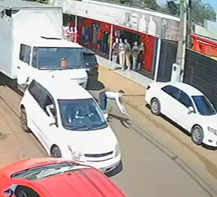 Caminhão perde freio e atropela motociclista na fronteira