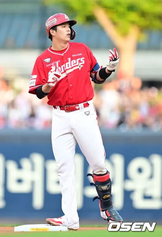 [사진]2루타로 출발하는 SSG 조형우