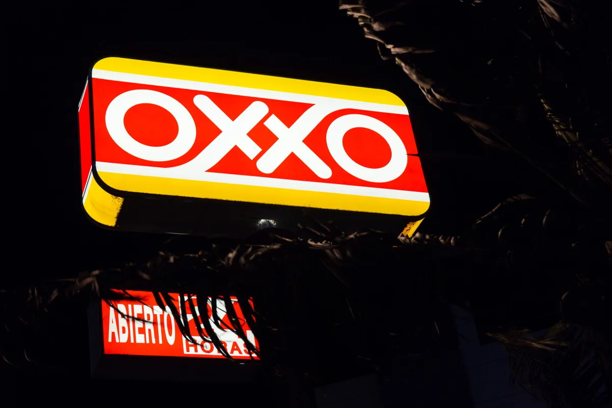 FEMSA conquista México con OXXO, pero su imperio de negocios se extiende de Estados Unidos hasta Europa