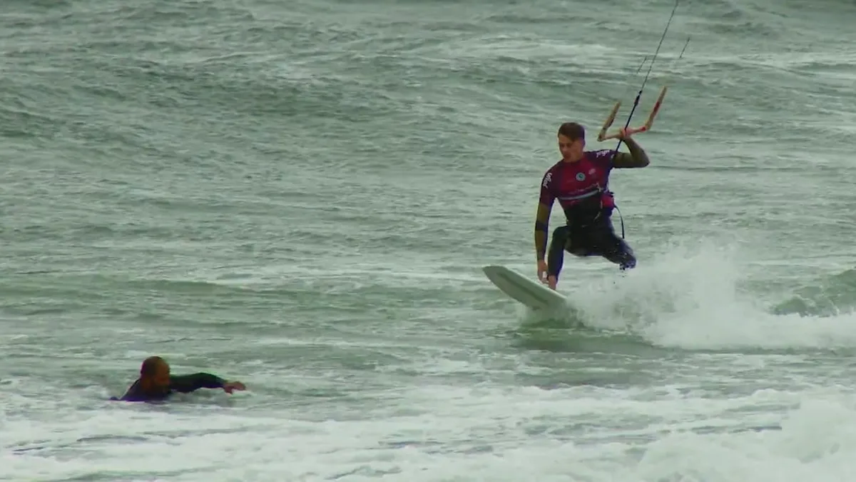Deutscher wird zum Helden - Surfer eilt plötzlich zum Gegner