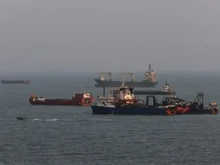 Guerre au Moyen-Orient : du pétrole s’écoule discrètement par le détroit d’Ormuz