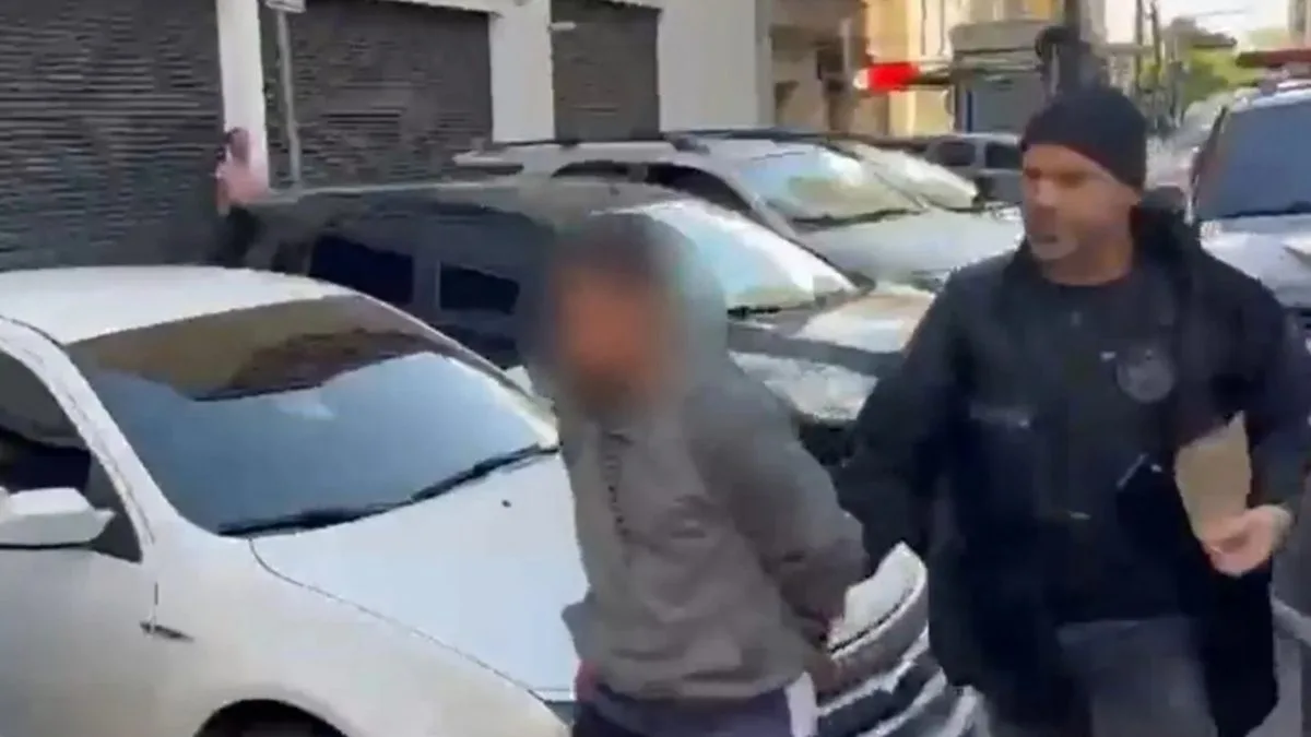 ‘Golpe do motel’: trio é preso suspeito de fotografar vítimas, identificar placas de carros e exigir dinheiro