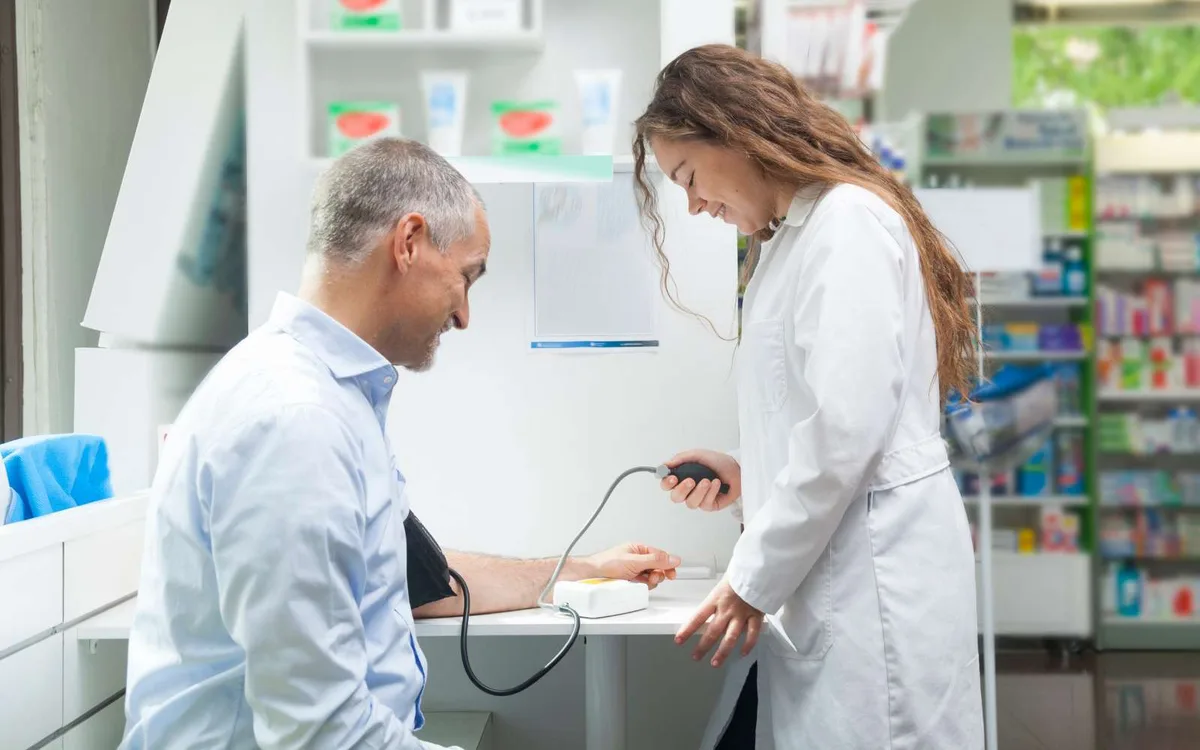 Vieillir en bonne santé : bien traiter sa tension pourrait aussi protéger le cerveau