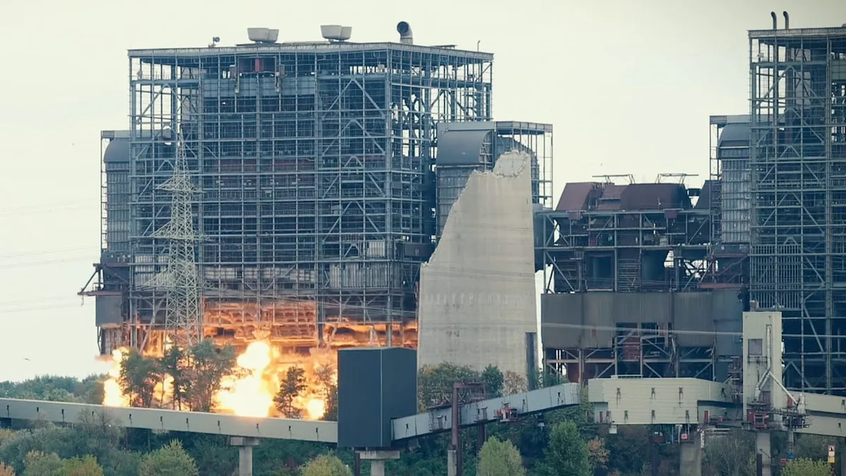 Hier verschwindet ein Stück Industriegeschichte - RWE sprengt Kohlekraftwerk