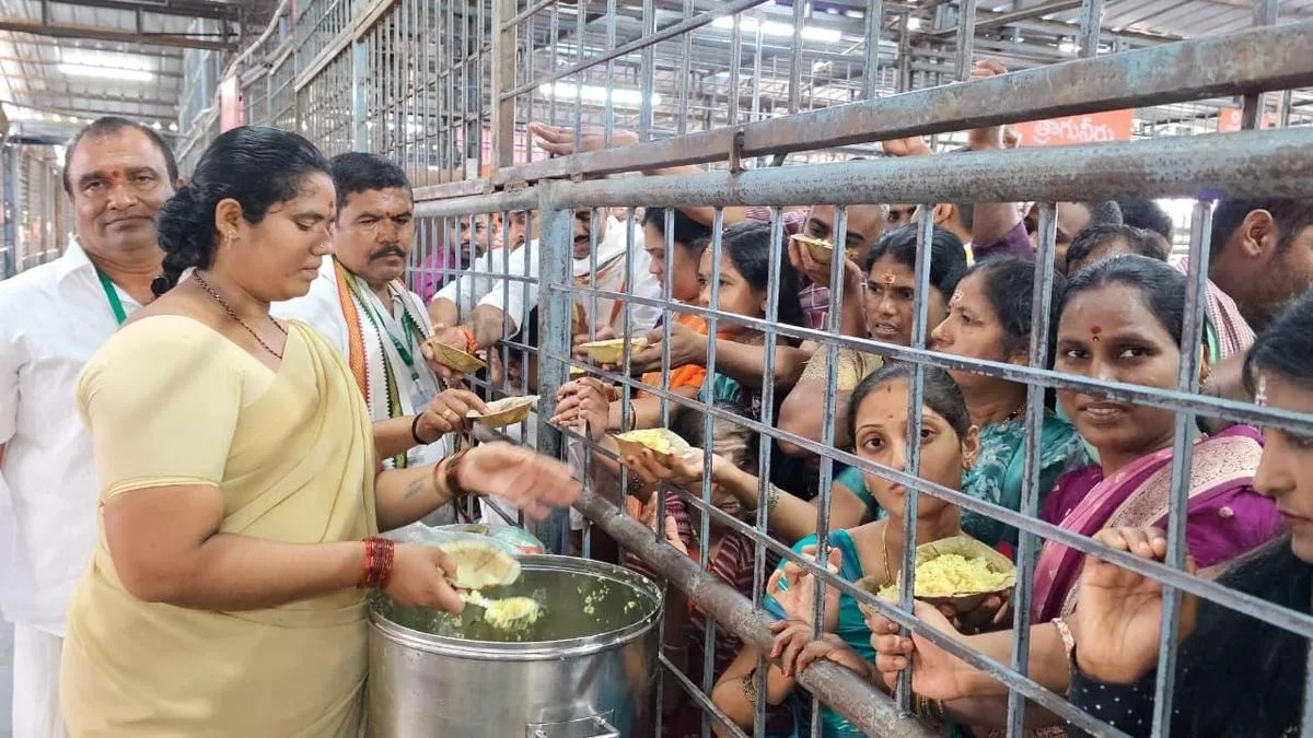 Srisailam temple sees pilgrim surge on first Sravanam Sunday