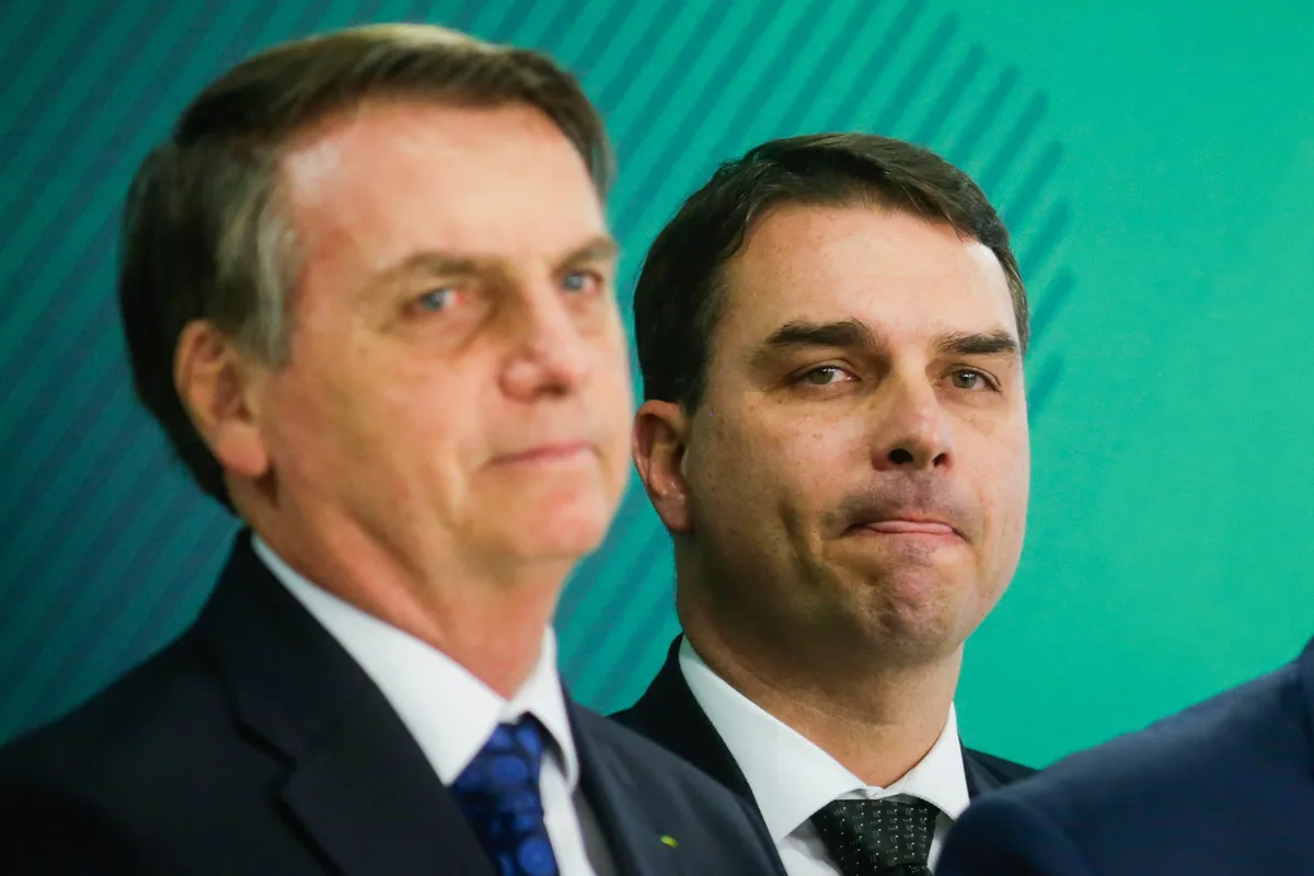 Jair recebeu R$ 78,3 milhões a mais em doações que Flávio Bolsonaro