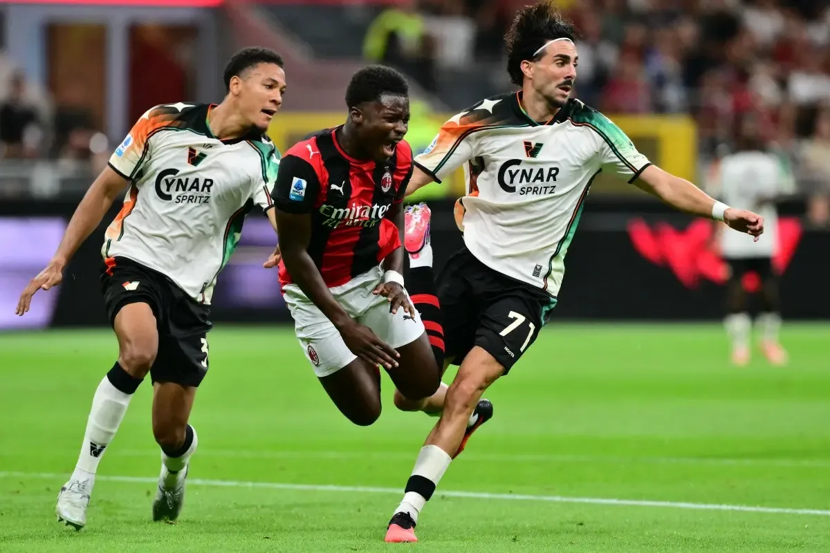 Veja fotos do duelo entre Milan e Venezia pelo Italiano