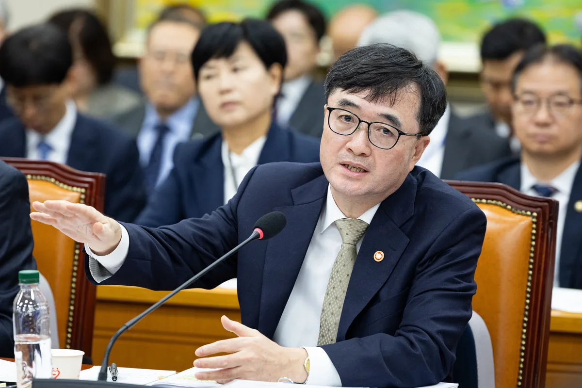 국조실장, 부동산 문제에 “국민도 노력해야”…野 “국민이 무슨 죄”
