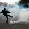 Juro da dívida francesa dispara após fim de semana de protestos violentos. Petróleo cai mais de 2%