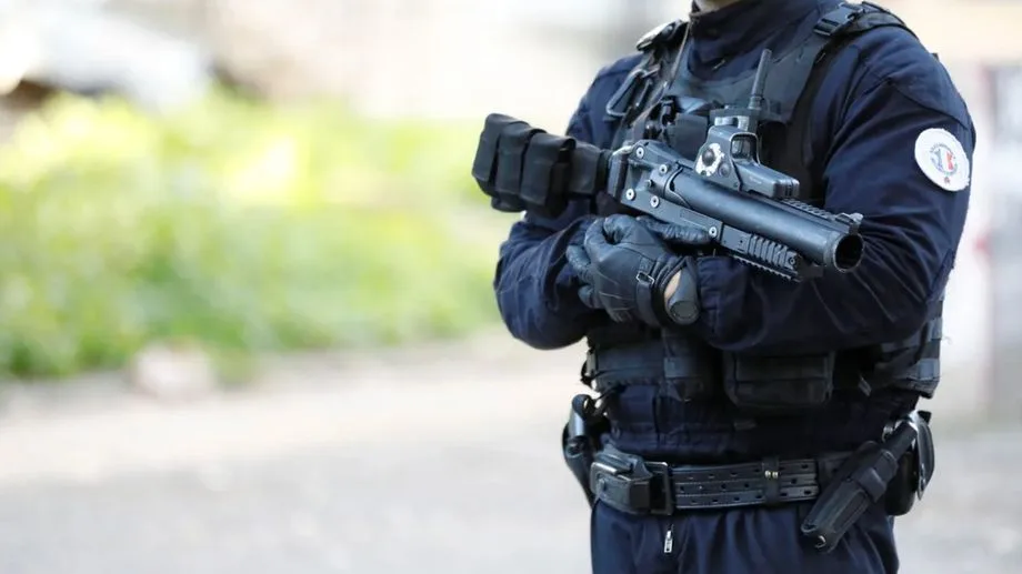 Lycéen éborgné en marge d'un blocus à Tours : un policier mis en examen, soupçonné d'être l'auteur du tir de LBD