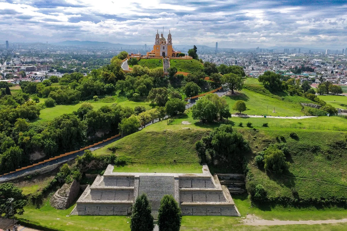 La gran pirámide de Cholula es más grande que las de Egipto, pero nadie la visita como debería