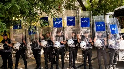 En Turquie, la police prend le contrôle du siège de la principale chaîne de télévision d'opposition