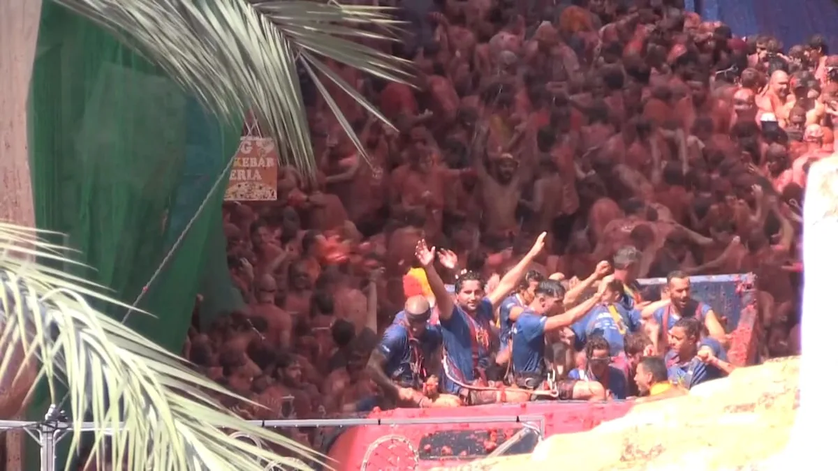 Skurrile Tradition - Spanien feiert Tomatenschlacht