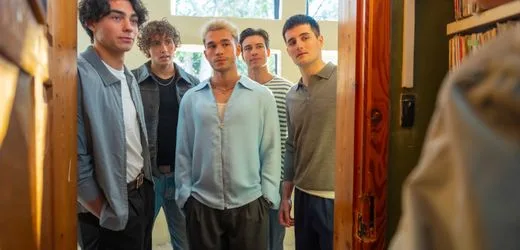 Die Elevator Boys haben jetzt ihren eigenen Film. Können diese Männer mehr als sexy Aufzug fahren?