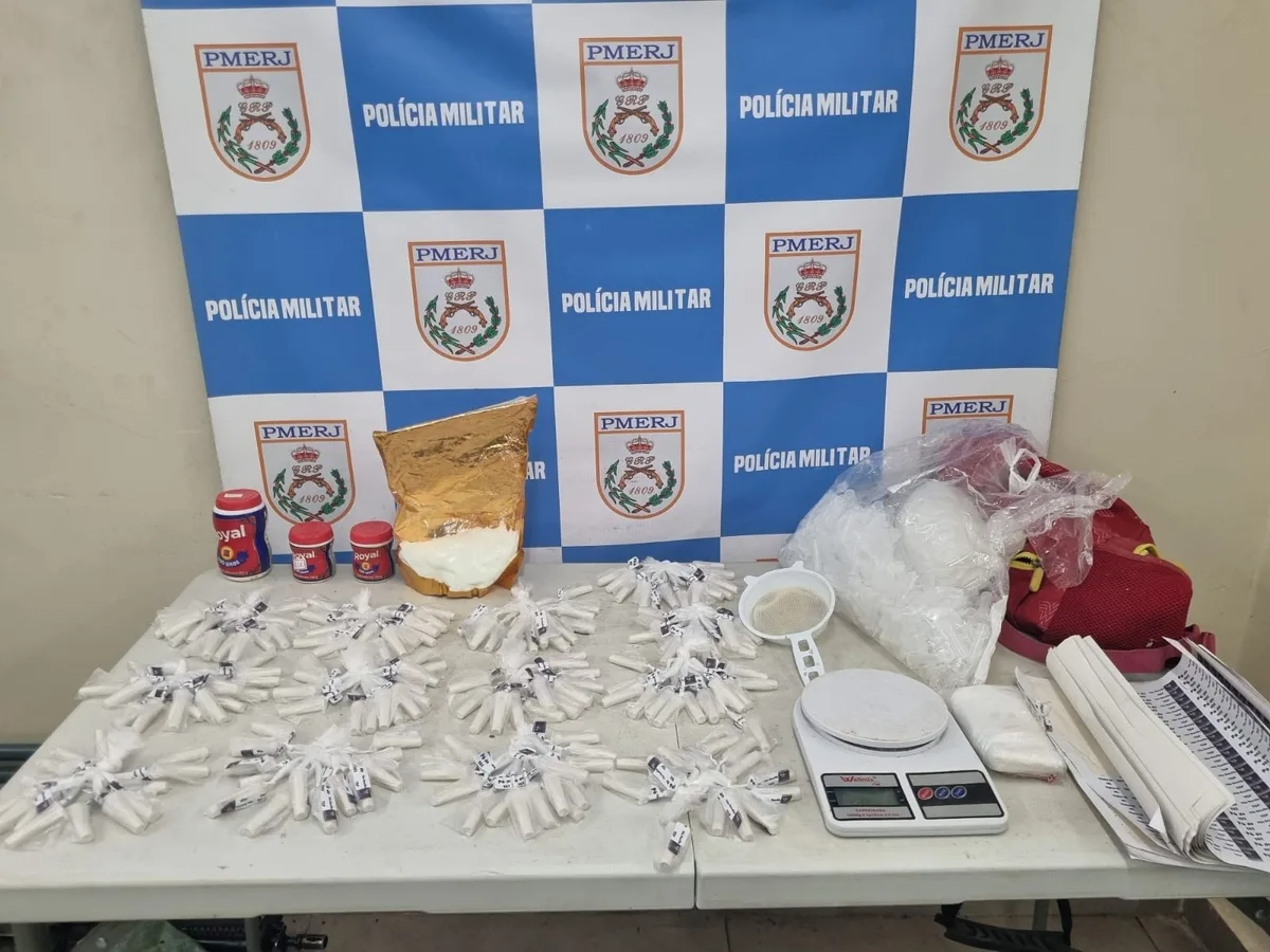Polícia Militar apreende mais de 1 kg de cocaína em Volta Redonda