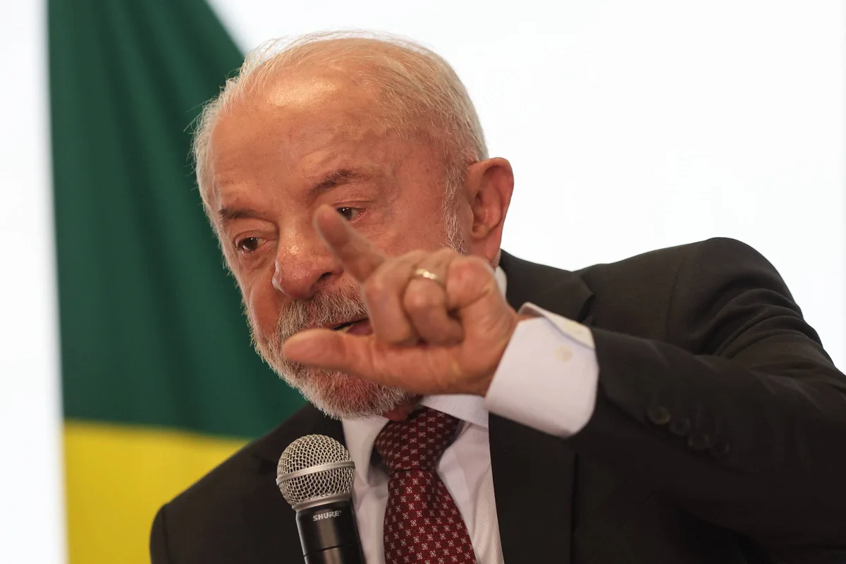 Lula atravessou a praça dos Três Poderes para entrar na crise do STF