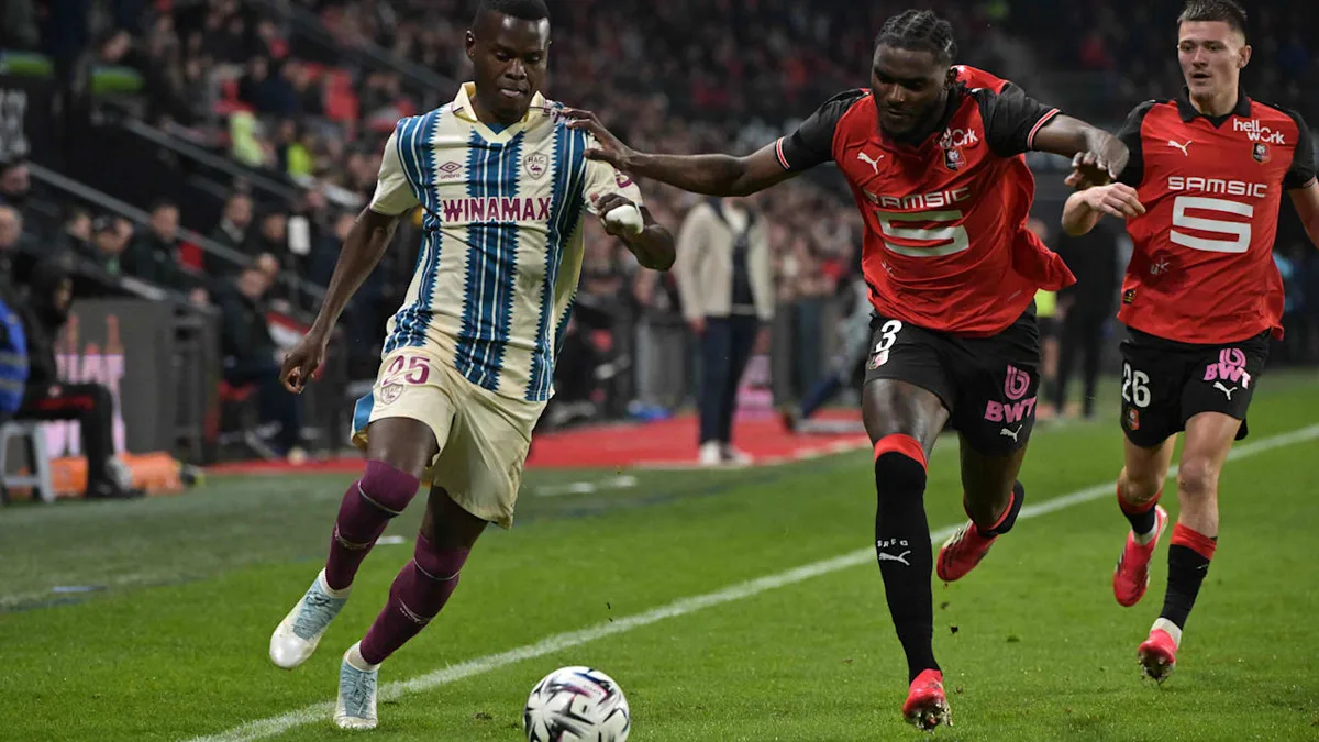 Wohin eine Spur führt - Wird ER Hütters neuer Eintracht-Verteidiger?