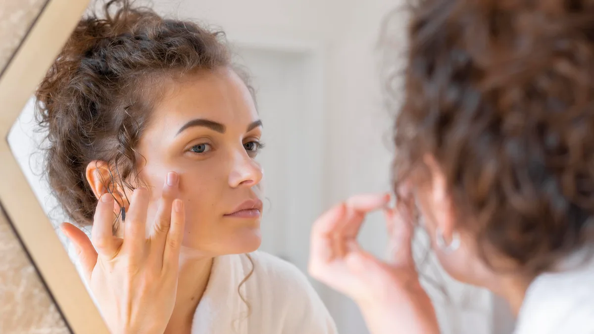 Usar cosméticos influenciado pelas redes sociais é mau negócio para a pele