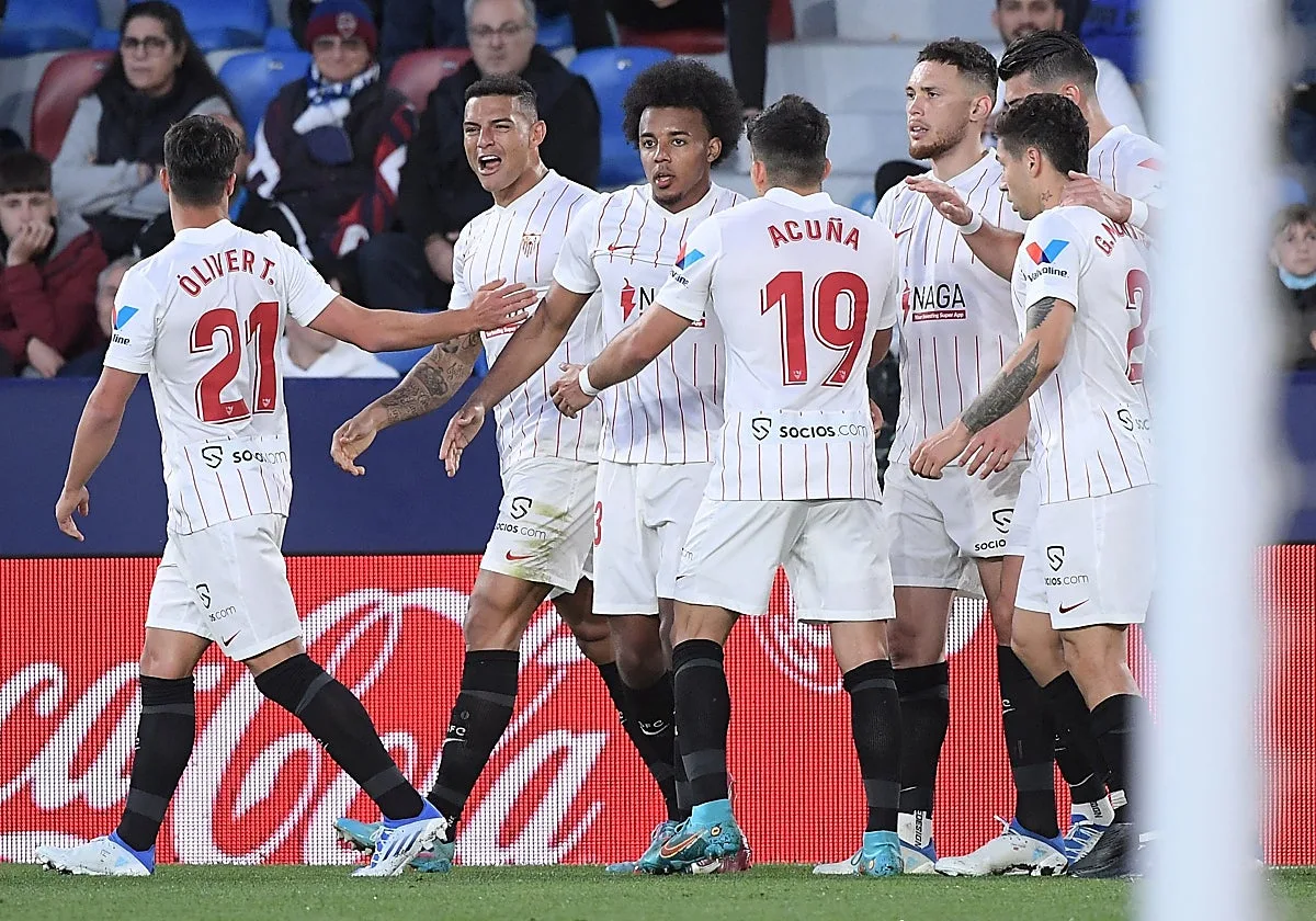 El Sevilla FC, a imponer su peso histórico y ratificar su buen arranque en el feudo del Levante